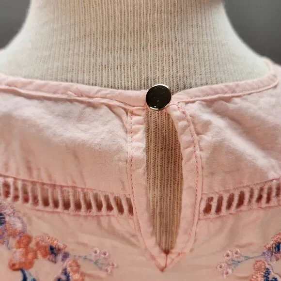 A dip of Darling Women's Dress Floral Embroidered Pink Medium Delicate Feminine - Picture 10 of 13